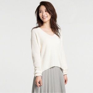 [Uniqlo] V-neck sweater